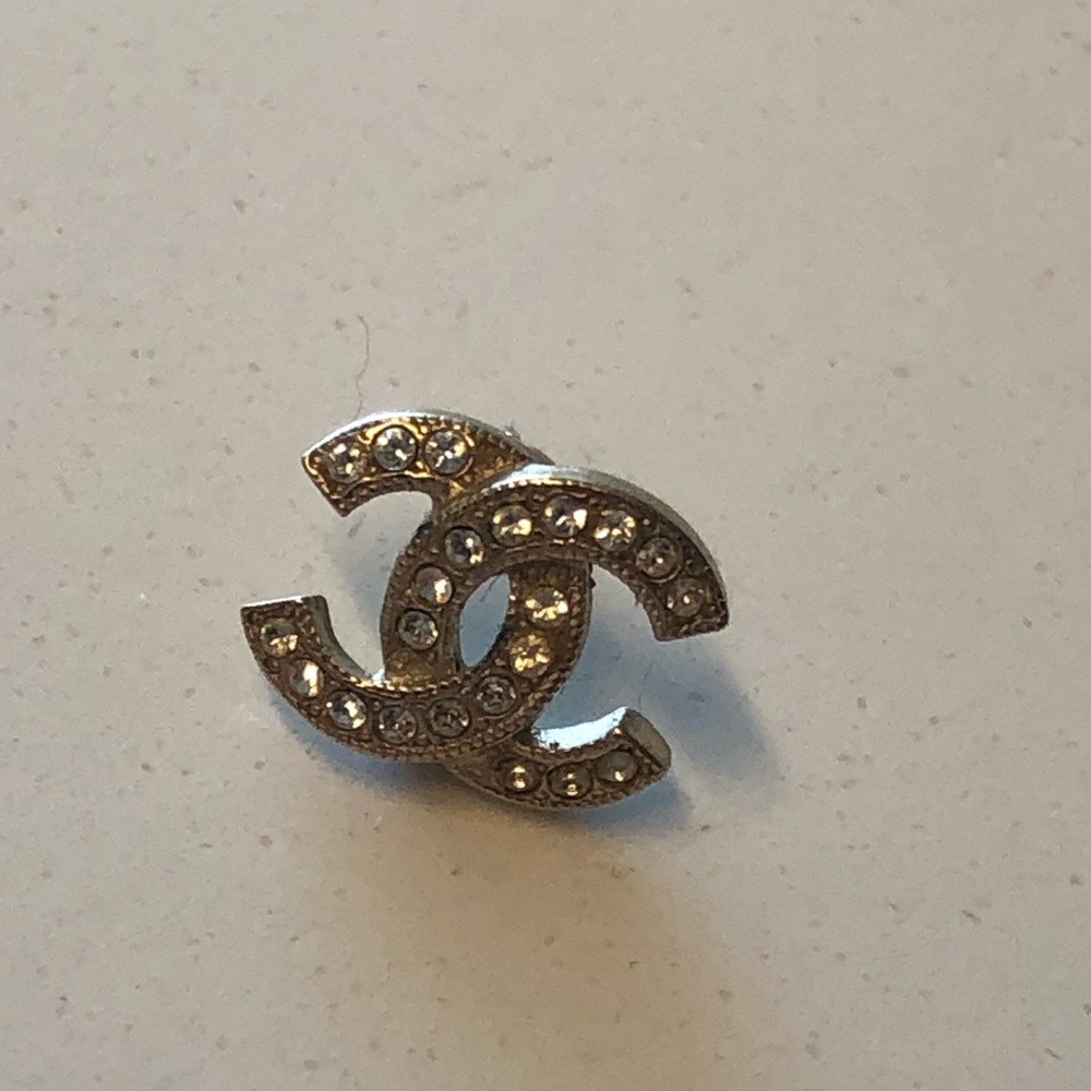 COPY - Authentic single Chanel (cc) stud earring